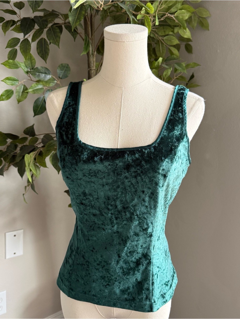 Y2K Vintage Victoria’s Secret Green Velvet Cami Top Size M